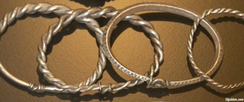 Reino Vikingo - El anillo de brazo o brazalete vikingo no