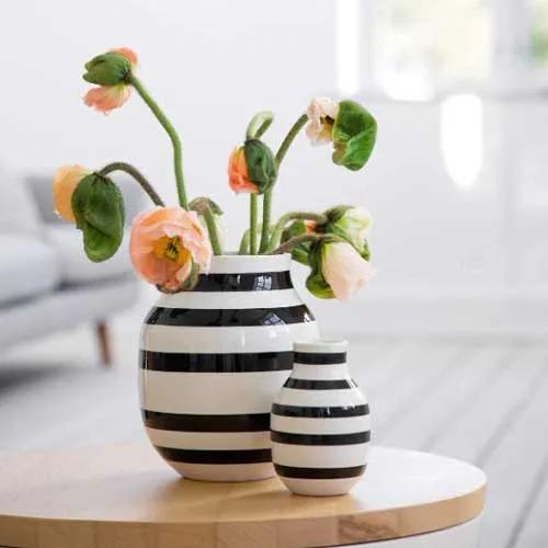 hak kähler omaggio vase made of porcelain with stripes